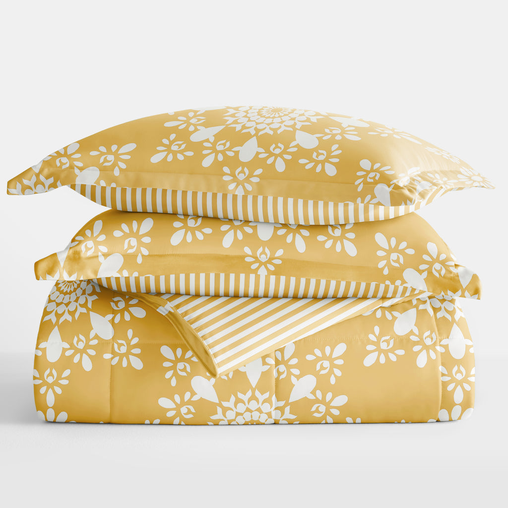 Daisy Medallion Reversible Down-Alternative Comforter Set